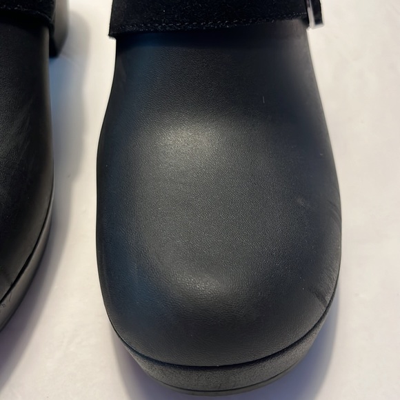 Crocs Sarah Black Platform Slip-On Clogs, Size 10 - Picture 11 of 15